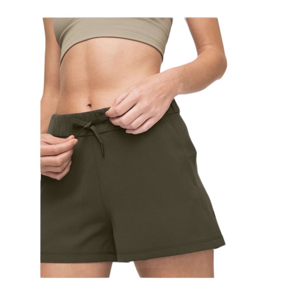 Lululemon On the Fly Short *Woven *2.5"
Dark Olive size 4